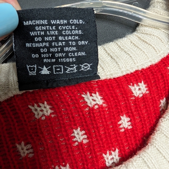 FRIENDS TV Show Beige and Green Patterned Christmas Holiday Ugly Sweater Unisex - Picture 4 of 7